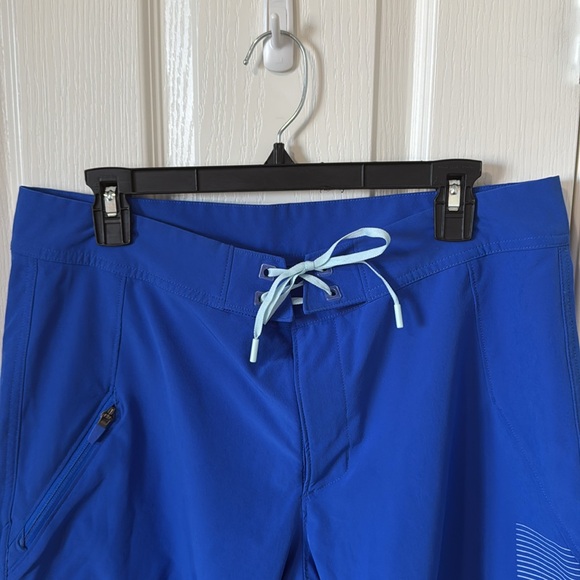 SOLD——Under Armour Men’s swim shorts - Picture 2 of 7